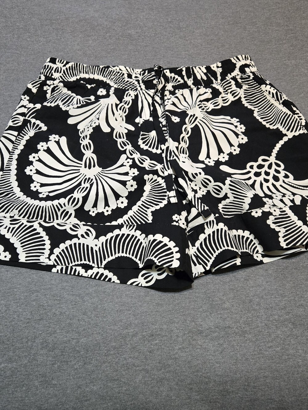 Banana Republic Factory Drawstring Shorts Sz Medium Black White Tropical Preppy